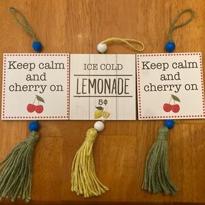 Set of 3 fruit signs with tassels